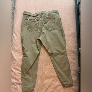Hollister Curvy Super High Rise Skinny Khaki pants: Size 21 Short